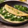 Cena ligera alta en proteína para perder peso: tortilla de claras con espinacas y queso fresco